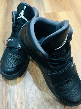 Jordan Men's Sneakers Gray & White